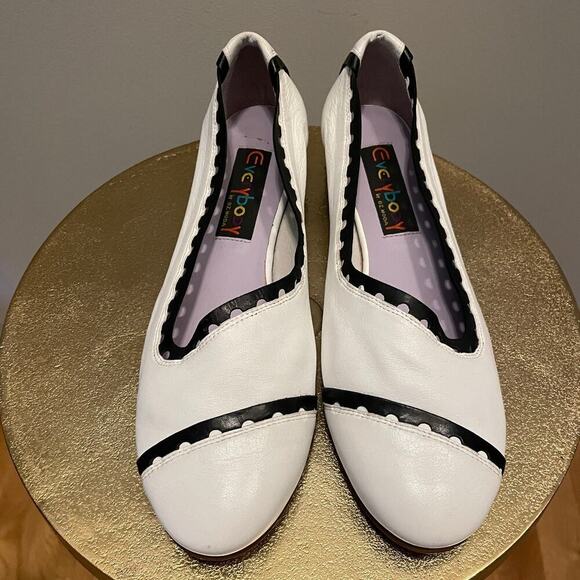 Everybody by BZ Moda 7M (EU 37) Leather Flats | Rare White & Black Scalloped Vtg - Picture 4 of 10